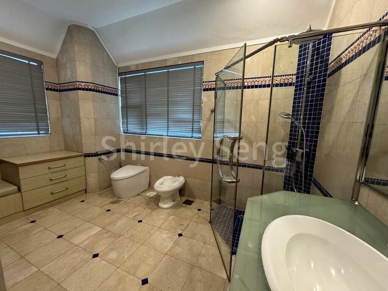 8 Bed Bungalow (Landed) for Rent in  Watten Estate - Image 11