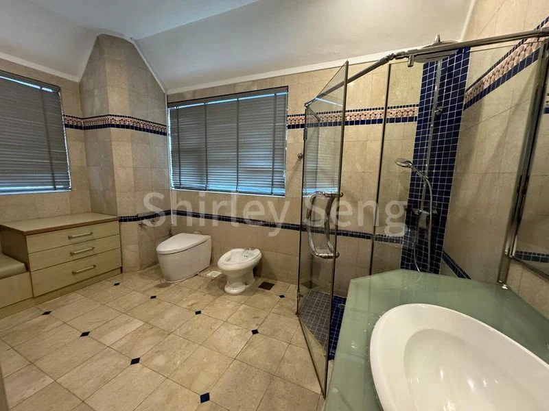 8 Bed Bungalow (Landed) for Rent in  Watten Estate - Image 11