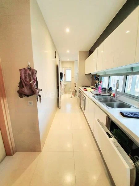 4 Bed Condo for Rent in  The Orchard Residences - Image 8