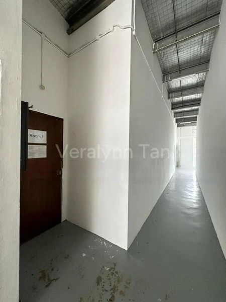 Light Industrial (B1) for Rent: 2,500 Sqft Warehouse/Workshop on Tagore Lane - Image 6