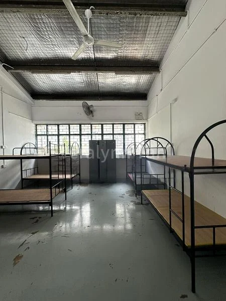 Light Industrial (B1) for Rent: 2,500 Sqft Warehouse/Workshop on Tagore Lane - Image 1