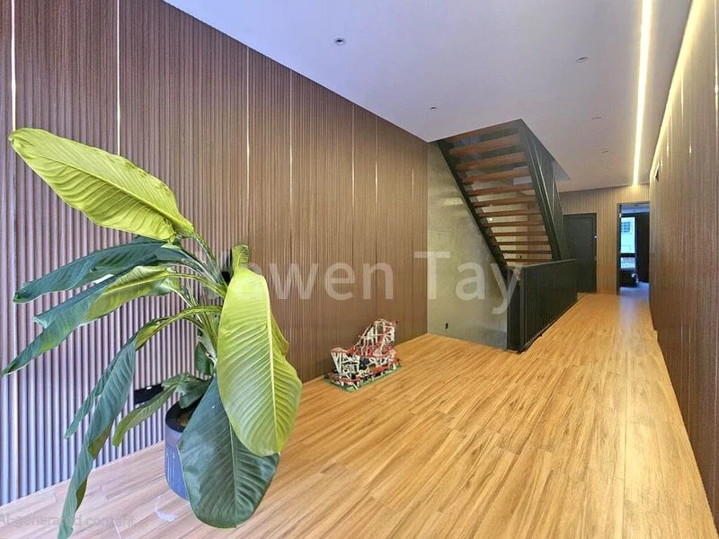 7 Bed Semi-Detached House (Landed) for Sale in Upper Bukit Timah Road - Image 1