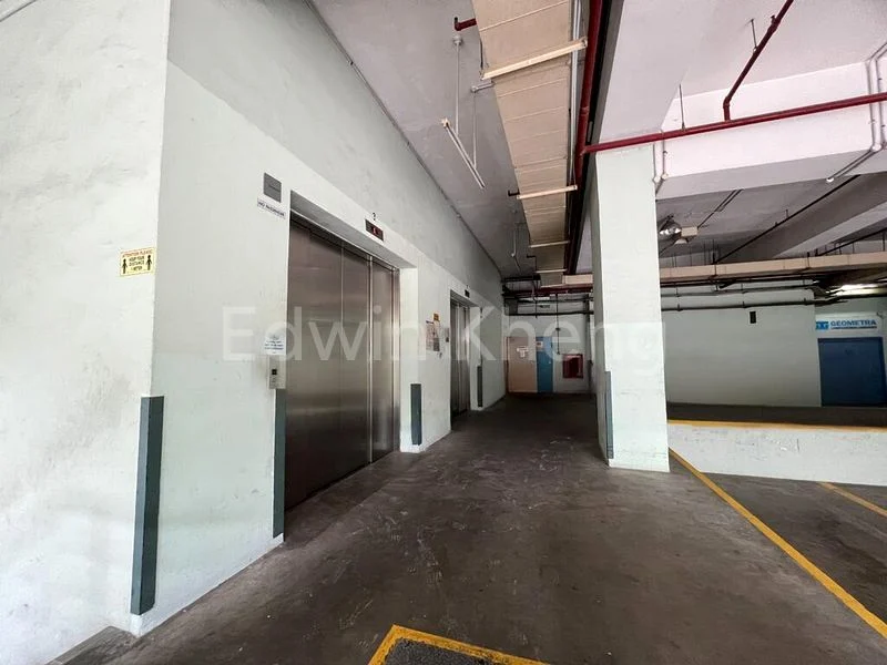 Light Industrial (B1) for Rent: Excalibur Centre - Image 3