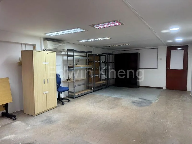 Light Industrial (B1) for Rent: Excalibur Centre - Image 2