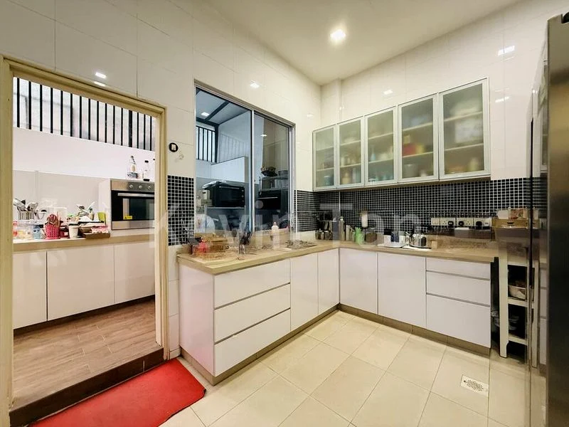 7 Bed Corner Terrace (Landed) for Sale in Thomson Hills Estate - Image 3