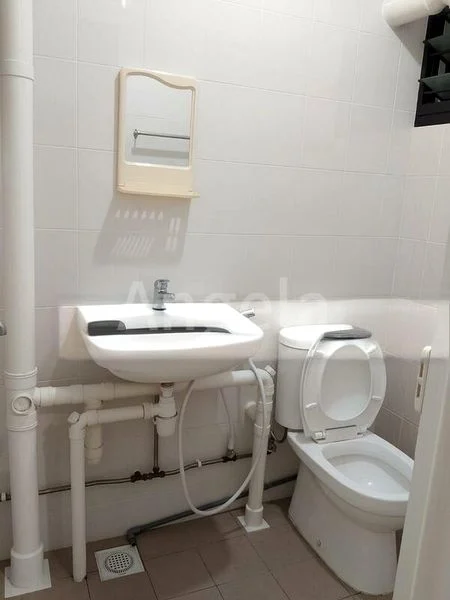 Master Room (HDB) for Rent in 377 Clementi Avenue 5 - Image 1