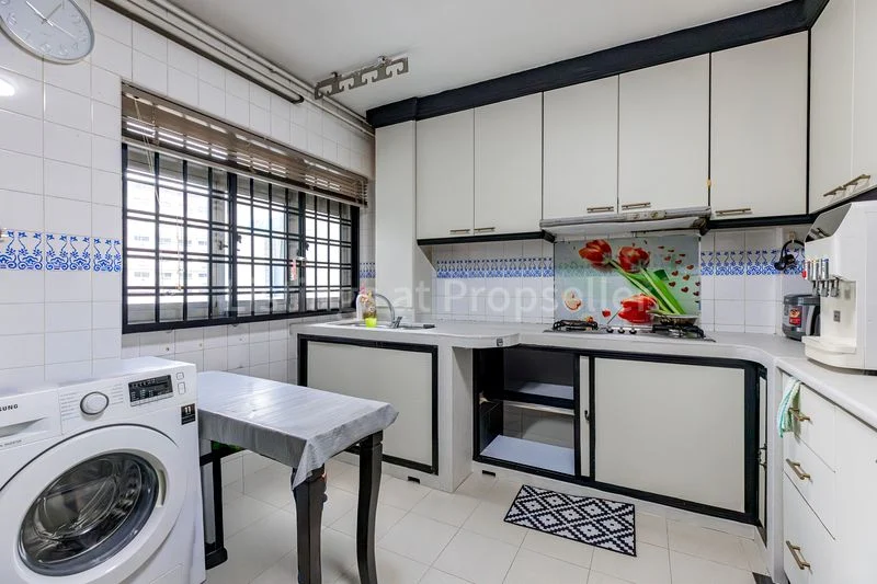 5 Room (5I) HDB for Sale in 199 Pasir Ris Street 12 - Image 5