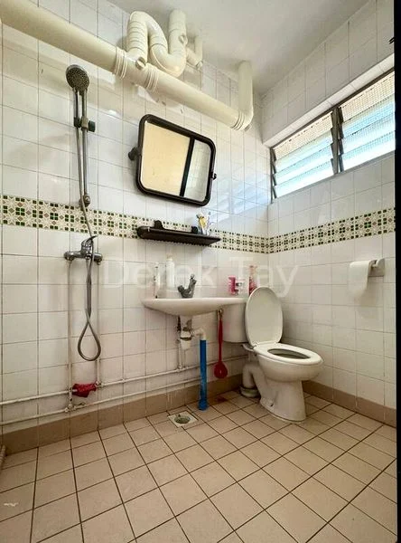5 Room (5I) HDB for Sale in  462 Hougang Avenue 10 - Image 6