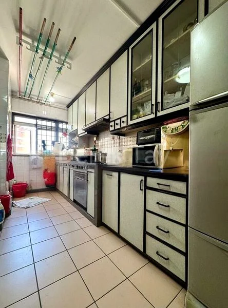 5 Room (5I) HDB for Sale in  462 Hougang Avenue 10 - Image 5