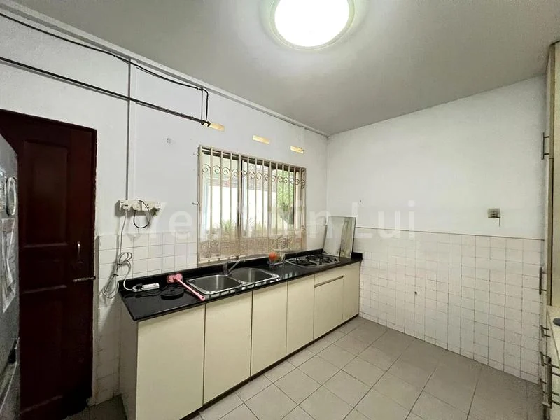 4 Bed Semi-Detached House (Landed) for Rent in Eng Kong Park - Image 7