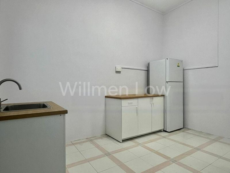 4 Bed Terraced House (Landed) for Rent in  Lowland Road - Image 3