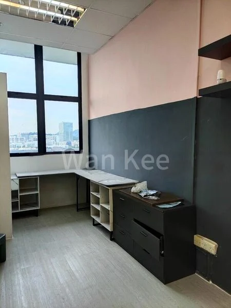 Light Industrial (B1) for Rent: Tradehub 21 - Image 2