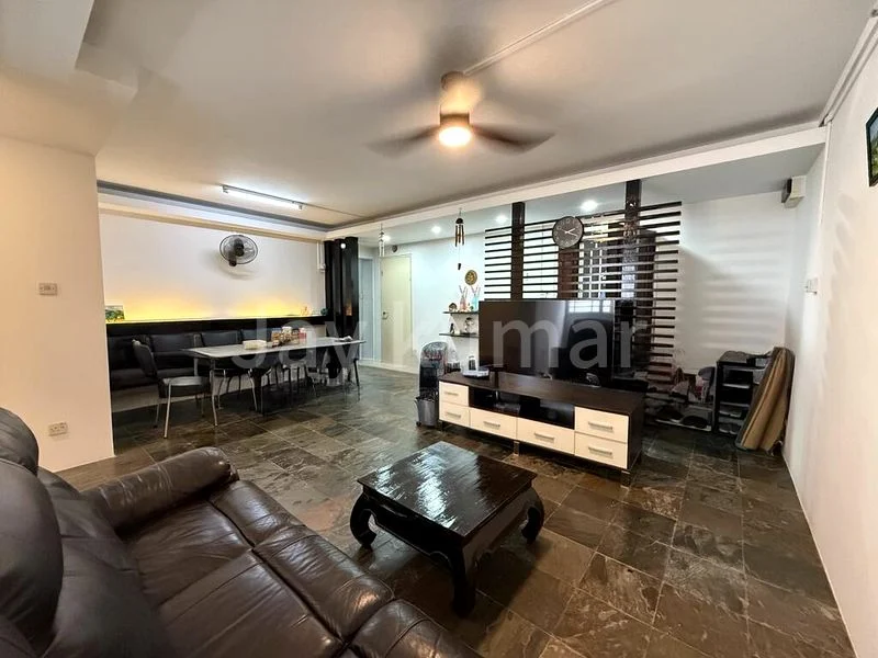 5 Room (5I) HDB for Sale in 121C Sengkang East Way - Image 4