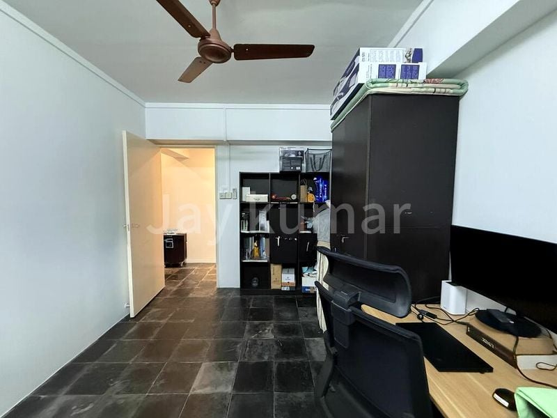 5 Room (5I) HDB for Sale in 121C Sengkang East Way - Image 11