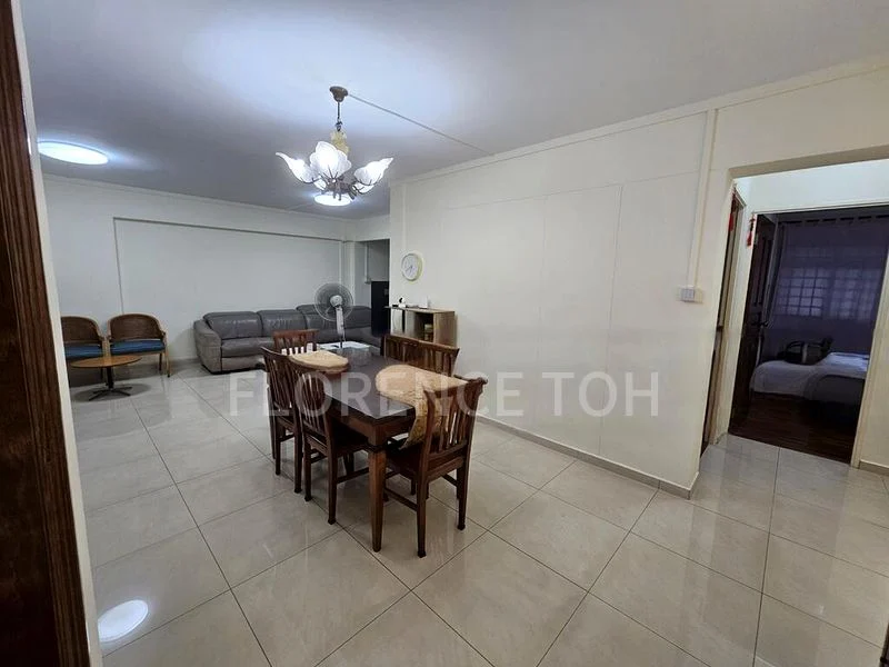 5 Room (5A) HDB for Rent in  121 Kim Tian Place - Image 5