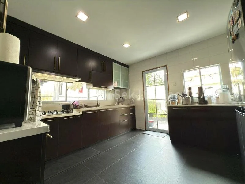 5 Bed Corner Terrace (Landed) for Sale in  Teacher's Housing Estate - Image 3