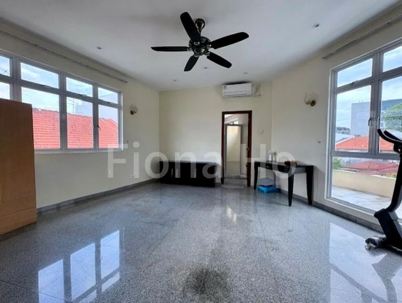 6 Bed Semi-Detached House (Landed) for Sale in  Sennett Estate - Image 11