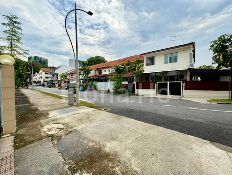 6 Bed Semi-Detached House (Landed) for Sale in  Sennett Estate - Image 1