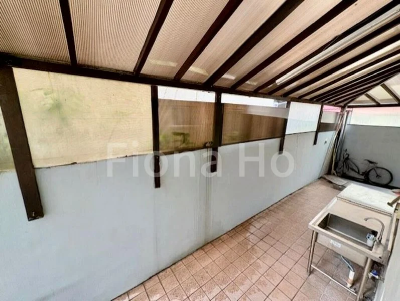 6 Bed Semi-Detached House (Landed) for Sale in  Sennett Estate - Image 2