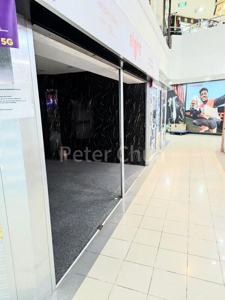 Shop / Shophouse for Rent: Queensway Shopping Centre - Image 3