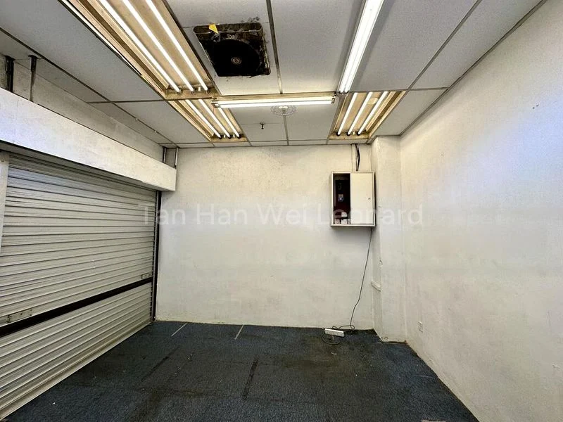 Shop / Shophouse for Sale: Lucky Plaza - Image 2