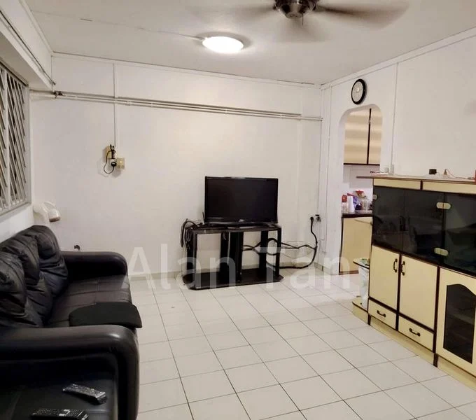 4 Room (4S) HDB for Sale in 218 Petir Road - Image 2