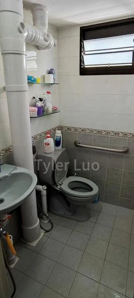 Room (HDB) for Rent in 319 Ang Mo Kio Avenue 1 - Image 1