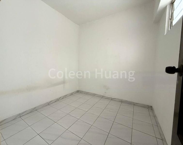 Executive HDB for Sale in 615 Hougang Avenue 8 - Image 8