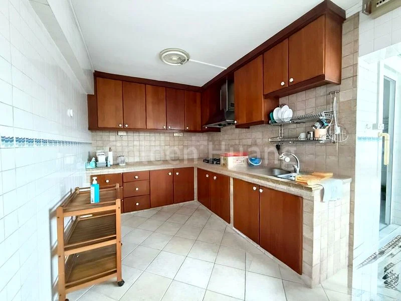 Executive HDB for Sale in 615 Hougang Avenue 8 - Image 9