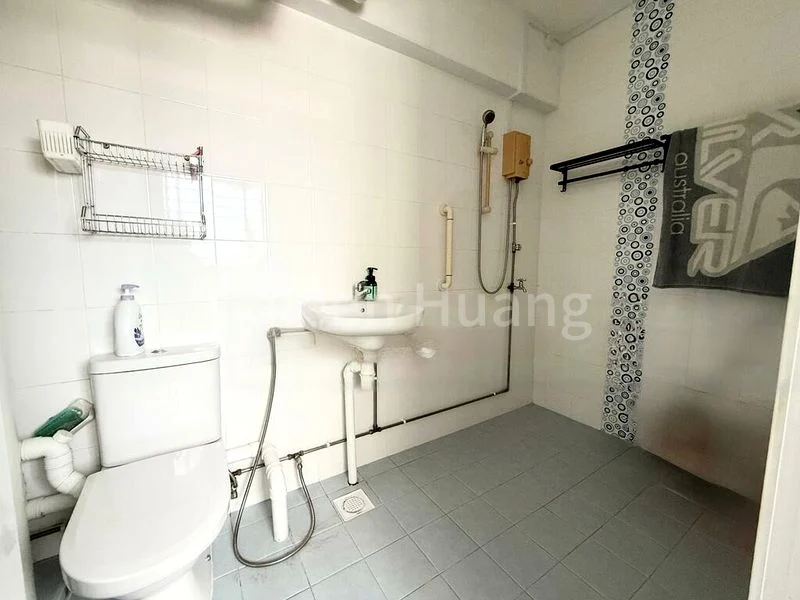 Executive HDB for Sale in 615 Hougang Avenue 8 - Image 10