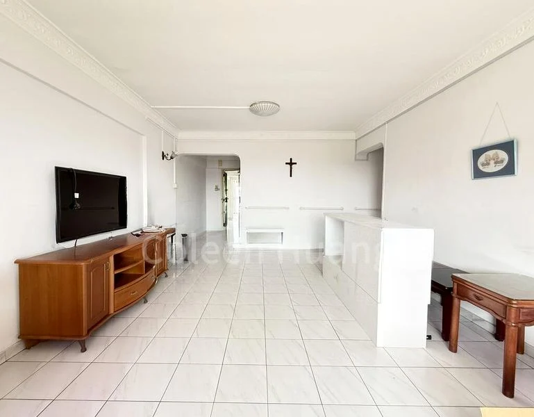 Executive HDB for Sale in 615 Hougang Avenue 8 - Image 1