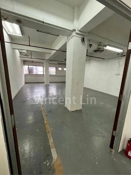 Light Industrial (B1) for Rent: Tong Lee Building - Image 4