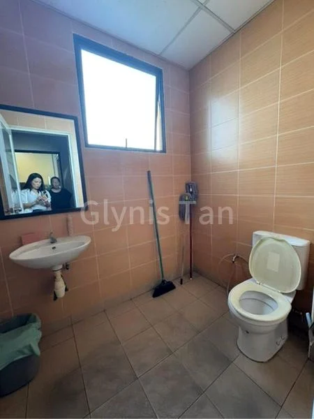 Light Industrial (B1) for Rent: Tradehub 21 - Image 3