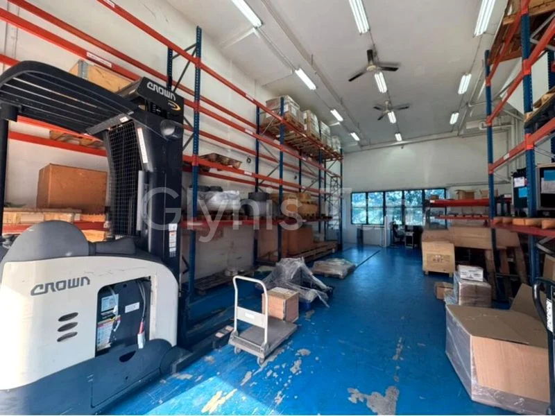 Light Industrial (B1) for Rent: Tradehub 21 - Image 1