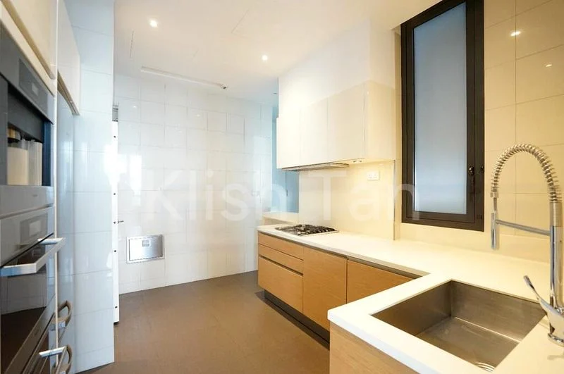 3 Bed Condo for Sale in  Nouvel 18 - Image 8
