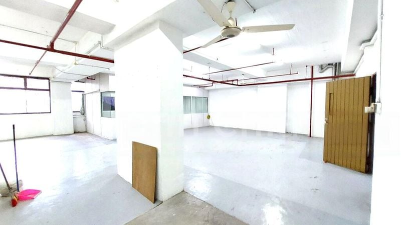 Light Industrial (B1) for Rent: Yi Xiu Factory Building - Image 5