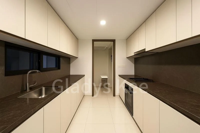 4 Bed Condo for Rent in  Kopar At Newton - Image 8