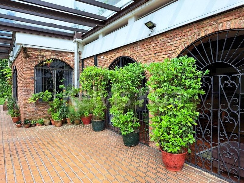 6 Bed Bungalow (Landed) for Sale in  Greenbank Park - Image 4