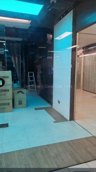 Mall Shop for Rent: Queensway Shopping Centre - Image 2