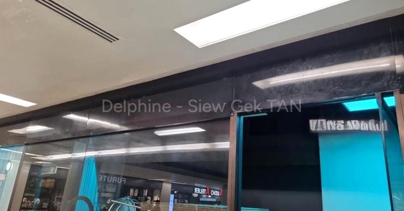 Mall Shop for Rent: Queensway Shopping Centre - Image 1
