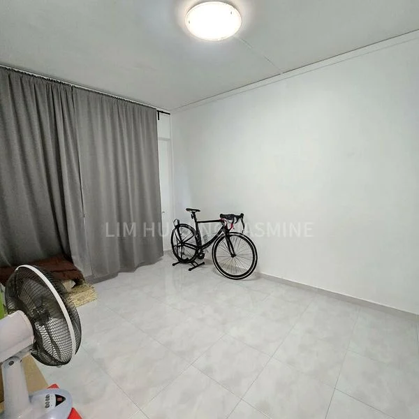 Common Room (HDB) for Rent in  402 Admiralty Link - Image 2