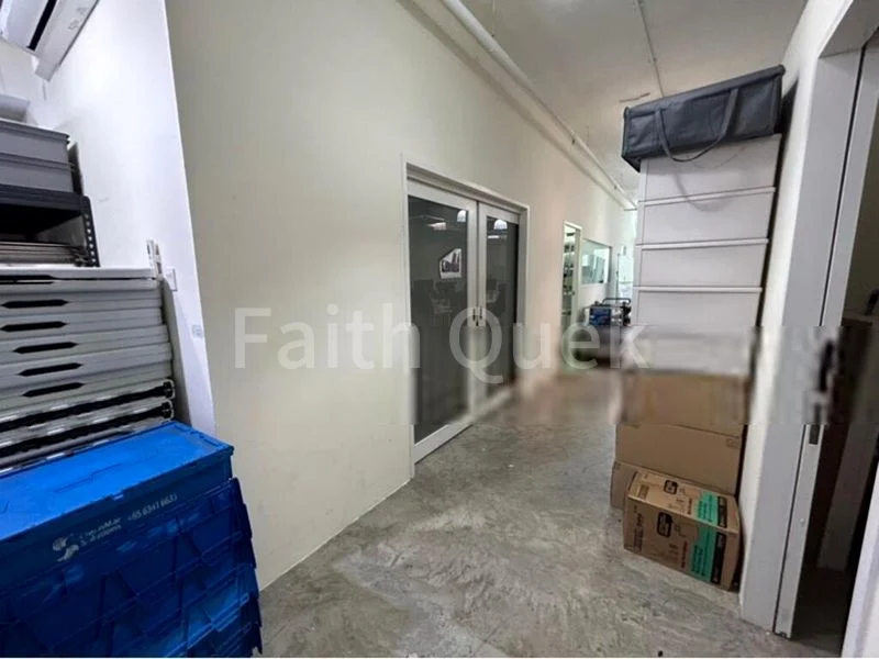 Light Industrial (B1) for Rent: Vertex, 1, 2, 3, 4, 5, 6, 7, 8, 9, 10, 11, 12, 13, - Image 2