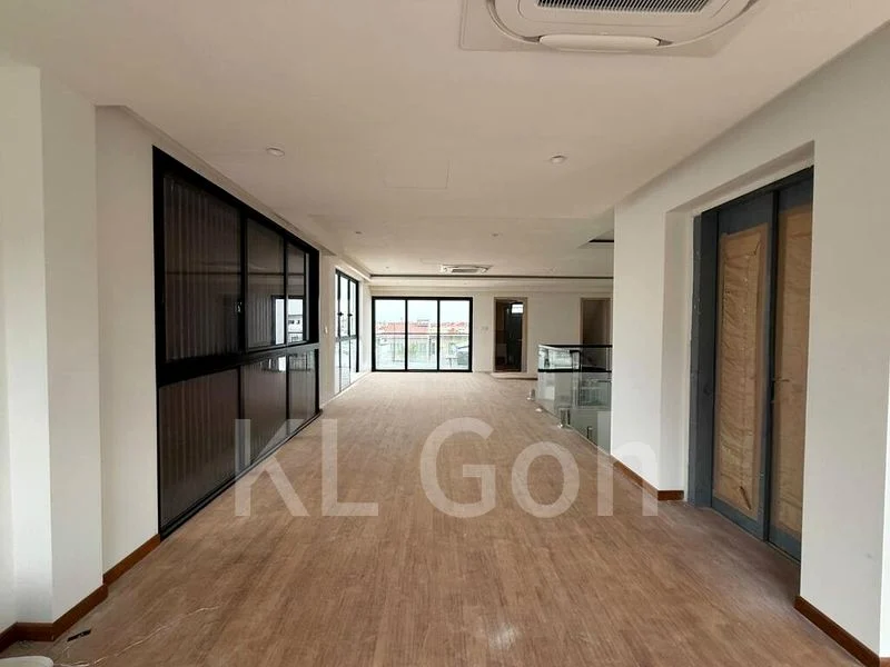 6 Bed Corner Terrace (Landed) for Sale in  The Glades - Image 8