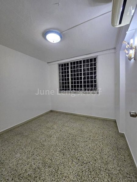 4 Room (4S) HDB for Sale in 619 Yishun Ring Road - Image 4