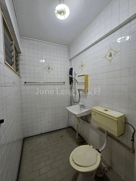 4 Room (4S) HDB for Sale in  619 Yishun Ring Road - Image 3