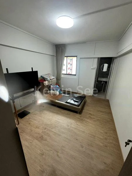 Room (HDB) for Rent in 219 Ang Mo Kio Avenue 1 - Image 1