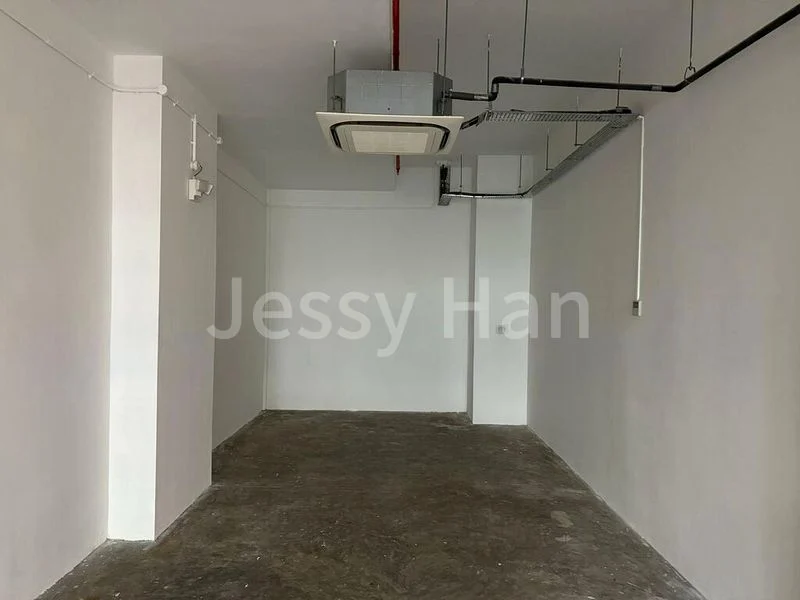 Light Industrial (B1) for Rent: The Commerze @ Irving - Image 3