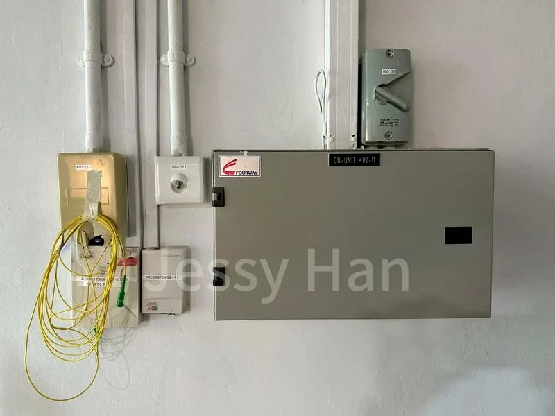 Light Industrial (B1) for Rent: The Commerze @ Irving - Image 5