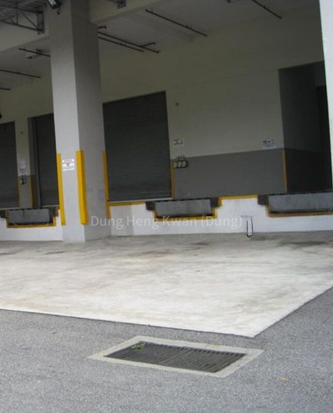 Warehouse for Rent: 8m Ceiling - Great Image - Loading Bays - Image 1