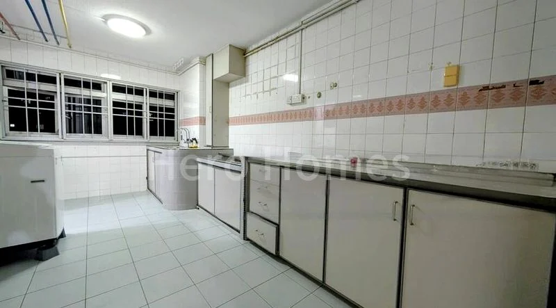 5 Room (5I) HDB for Rent in  176 Ang Mo Kio Avenue 4 - Image 5